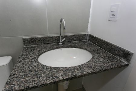 Apartamento à venda com 43m², 2 quartos e 1 vaga Apartamento à venda com 43m², 2 quartos e 1 vagaBanheiro Social