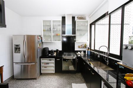 Apartamento para alugar com 156m², 3 quartos e 3 vagasCozinha