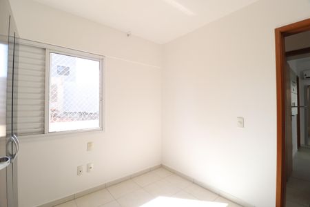 Quarto 1 de apartamento para alugar com 2 quartos, 62m² em Santa Mônica, Uberlândia