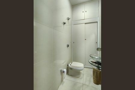 Apartamento à venda com 131m², 3 quartos e 1 vaga Apartamento à venda com 131m², 3 quartos e 1 vagaLavabo