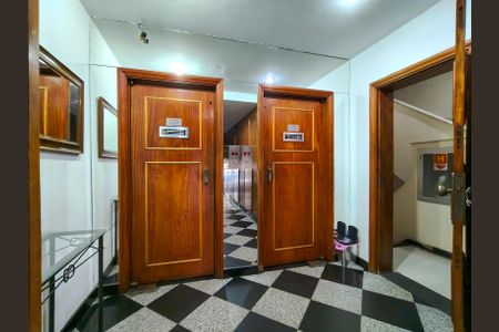 Apartamento à venda com 131m², 3 quartos e 1 vaga Apartamento à venda com 131m², 3 quartos e 1 vagaFachada e portaria