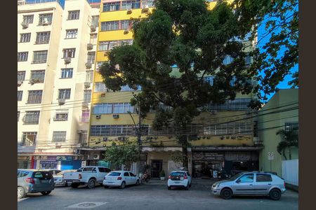 Apartamento à venda com 131m², 3 quartos e 1 vaga Apartamento à venda com 131m², 3 quartos e 1 vagaFachada e portaria