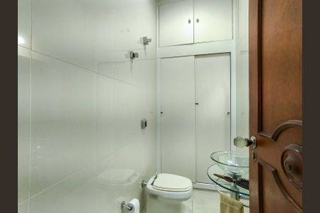 Apartamento à venda com 131m², 3 quartos e 1 vaga Apartamento à venda com 131m², 3 quartos e 1 vagaLavabo