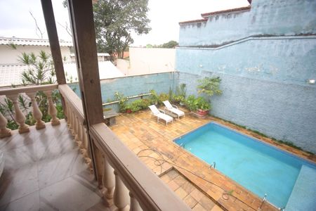 Casa à venda com 360m², 4 quartos e 6 vagasSuite