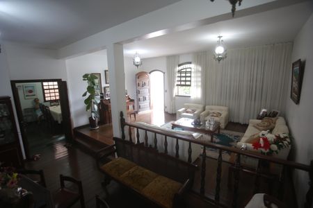 Casa à venda com 360m², 4 quartos e 6 vagasSala