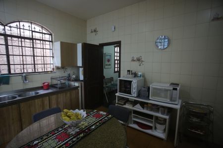 Casa à venda com 360m², 4 quartos e 6 vagasCozinha