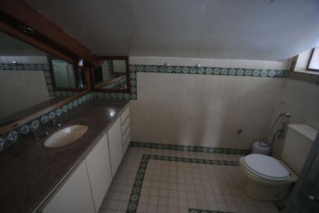 Casa à venda com 360m², 4 quartos e 6 vagasBanheiro