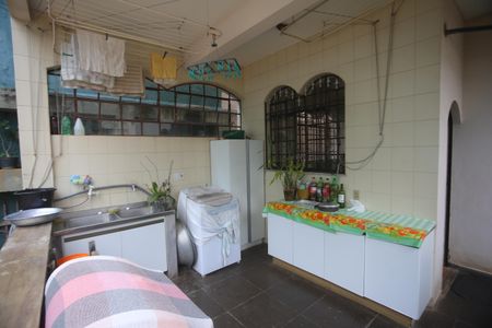 Casa à venda com 360m², 4 quartos e 6 vagasArea de serviço