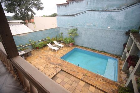 Casa à venda com 360m², 4 quartos e 6 vagasSuite