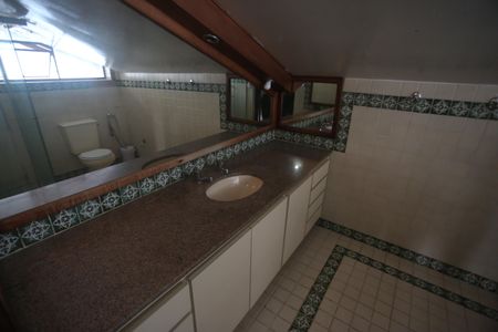 Casa à venda com 360m², 4 quartos e 6 vagasBanheiro