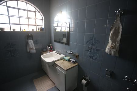 Casa à venda com 360m², 4 quartos e 6 vagasSuite