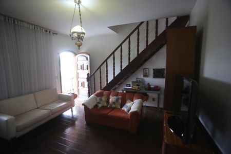 Casa à venda com 360m², 4 quartos e 6 vagasSala tv