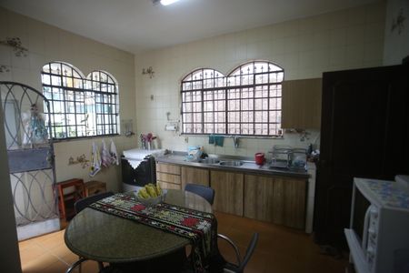 Casa à venda com 360m², 4 quartos e 6 vagasCozinha