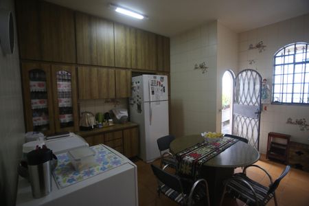 Casa à venda com 360m², 4 quartos e 6 vagasCozinha