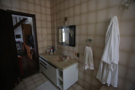 Casa à venda com 360m², 4 quartos e 6 vagasBanheiro 2