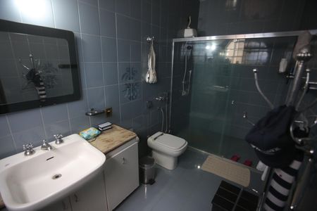 Casa à venda com 360m², 4 quartos e 6 vagasSuite