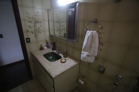 Casa à venda com 360m², 4 quartos e 6 vagasBanheiro
