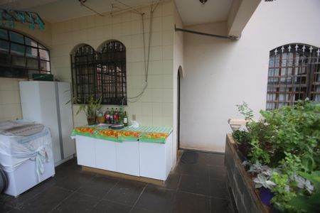 Casa à venda com 360m², 4 quartos e 6 vagasArea de serviço