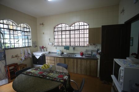 Casa à venda com 360m², 4 quartos e 6 vagasCozinha