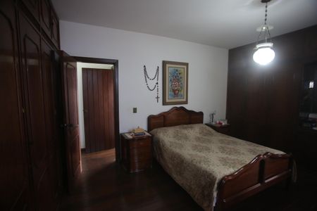 Casa à venda com 360m², 4 quartos e 6 vagasSuite