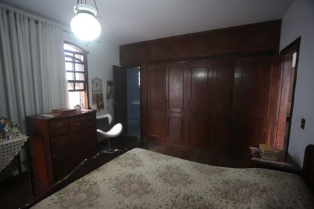 Casa à venda com 360m², 4 quartos e 6 vagasSuite