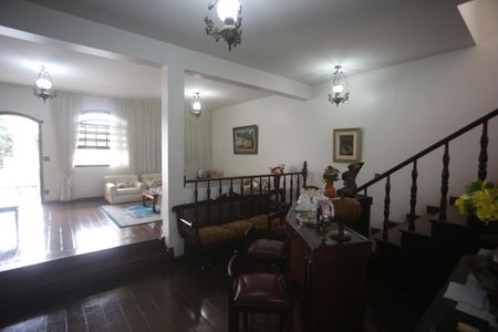 Casa à venda com 360m², 4 quartos e 6 vagasSala