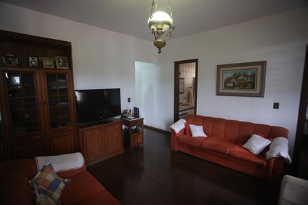 Casa à venda com 360m², 4 quartos e 6 vagasSala tv