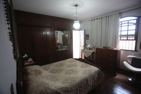 Casa à venda com 360m², 4 quartos e 6 vagasSuite