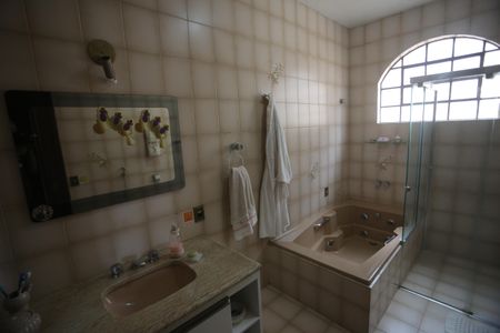 Casa à venda com 360m², 4 quartos e 6 vagasBanheiro 2