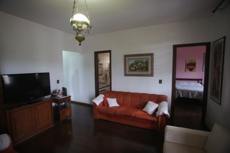 Casa à venda com 360m², 4 quartos e 6 vagasSala tv