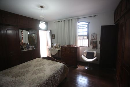 Casa à venda com 360m², 4 quartos e 6 vagasSuite