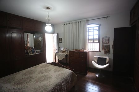 Casa à venda com 360m², 4 quartos e 6 vagasSuite