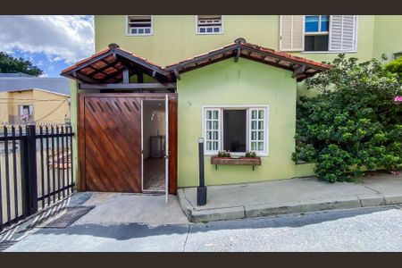 Casa de condomínio para alugar com 195m², 3 quartos e 2 vagas Casa de condomínio para alugar com 195m², 3 quartos e 2 vagasFachada