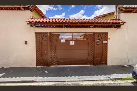 Casa de condomínio para alugar com 195m², 3 quartos e 2 vagas Casa de condomínio para alugar com 195m², 3 quartos e 2 vagasFachada + placa