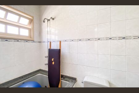 Casa de condomínio para alugar com 195m², 3 quartos e 2 vagas Casa de condomínio para alugar com 195m², 3 quartos e 2 vagasBanheiro da Suíte 2