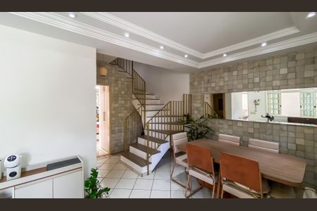 Casa de condomínio para alugar com 195m², 3 quartos e 2 vagas Casa de condomínio para alugar com 195m², 3 quartos e 2 vagasSala