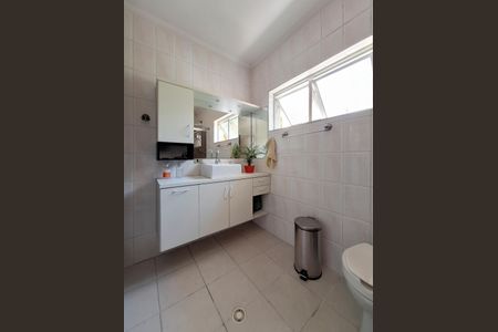 Casa à venda com 222m², 3 quartos e 2 vagasBanheiro