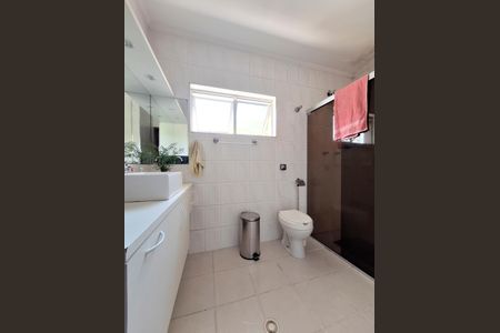 Casa à venda com 222m², 3 quartos e 2 vagasBanheiro