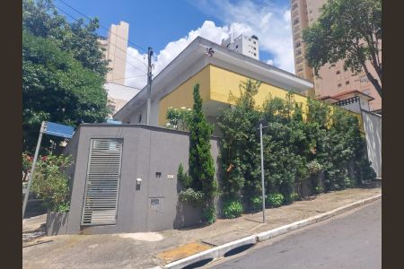 Casa à venda com 222m², 3 quartos e 2 vagasFachada