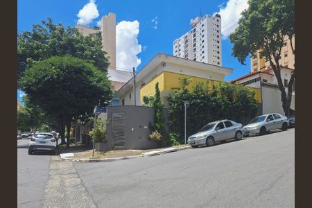 Casa à venda com 222m², 3 quartos e 2 vagasFachada