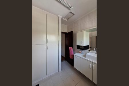 Casa à venda com 222m², 3 quartos e 2 vagasBanheiro