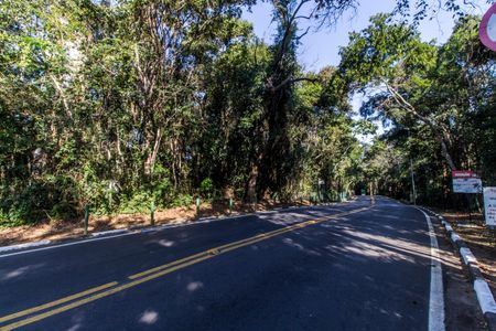 Casa de condomínio à venda com 309m², 5 quartos e 4 vagas Casa de condomínio à venda com 309m², 5 quartos e 4 vagasVista da Rua