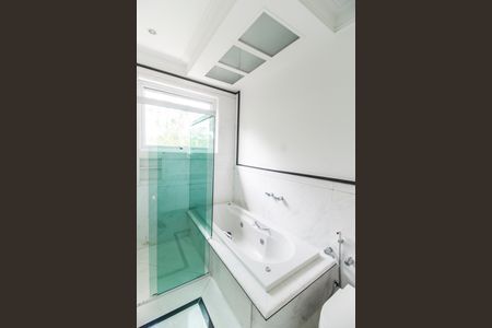 Casa de condomínio à venda com 1299m², 8 quartos e 4 vagas Casa de condomínio à venda com 1299m², 8 quartos e 4 vagasBanheiro da Suíte 2