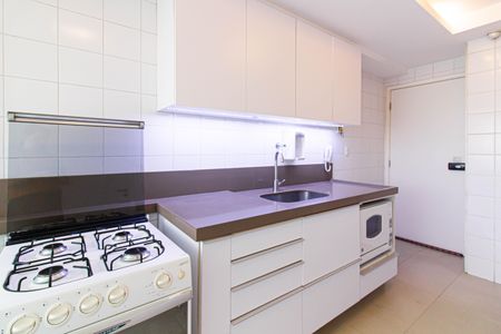 Apartamento para alugar com 110m², 2 quartos e 2 vagasCozinha