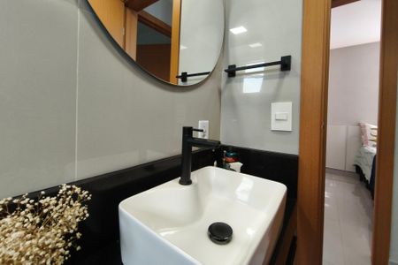 Apartamento à venda com 59m², 2 quartos e 1 vaga Apartamento à venda com 59m², 2 quartos e 1 vagaBanheiro