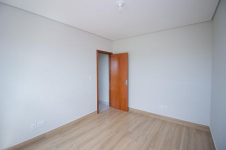 Quarto 1 de apartamento para alugar com 2 quartos, 53m² em Tijuca, Contagem