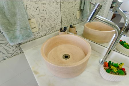 Apartamento à venda com 64m², 3 quartos e 1 vagaSuíte - Banheiro