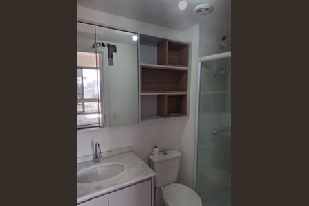 Banheiro de kitnet/studio para alugar com 1 quarto, 25m² em Pinheiros, São Paulo