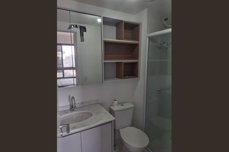 Banheiro de kitnet/studio para alugar com 1 quarto, 25m² em Pinheiros, São Paulo