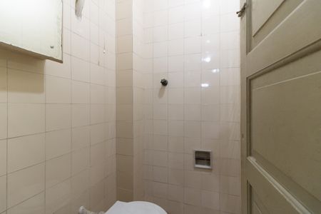 Casa à venda com 100m², 2 quartos e 2 vagas Casa à venda com 100m², 2 quartos e 2 vagasBanheiro de Serviço